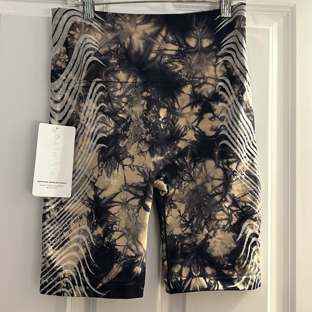Athleta Motivate‎ Seamless Short - Picture 2 of 5